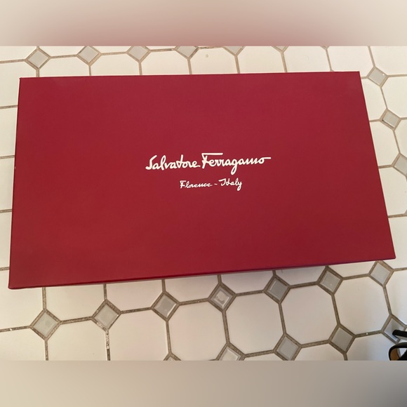 100% AUTHENTIC NEW IN BOX SALVATORE FERREGAMO GUEL HEELED SANDAL - Picture 5 of 6